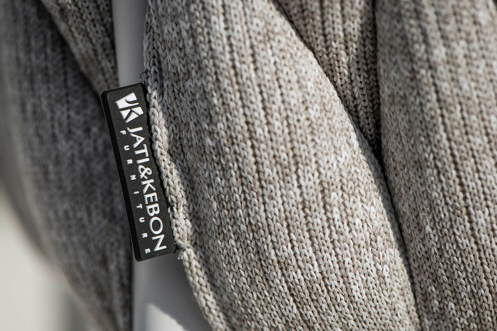 Jati-and-Kebon-Fortuna-vastagfonas-kertibutor-anyag-lightgray3