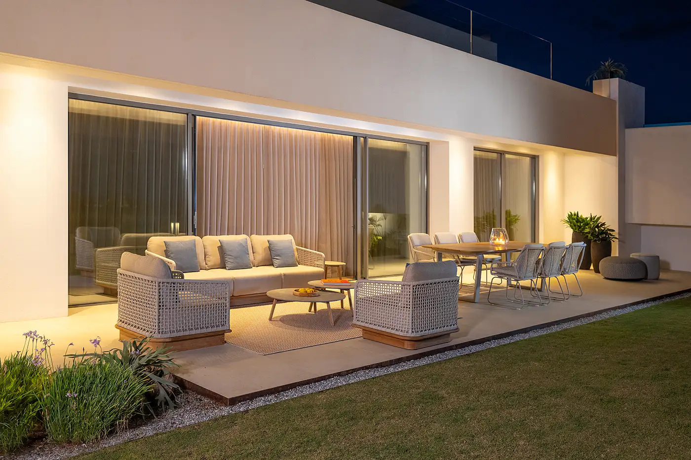 Jati and Kebon Acri ülőgarnitúra a teraszon